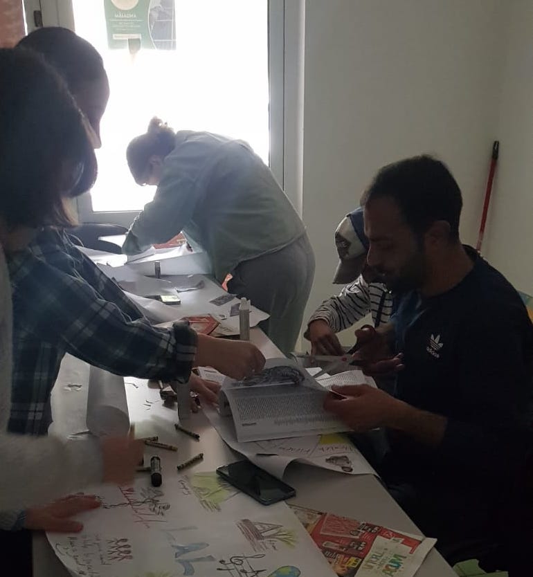 Volunteers Discovering Methods to Apply With Teenagers in Schools and Workshops